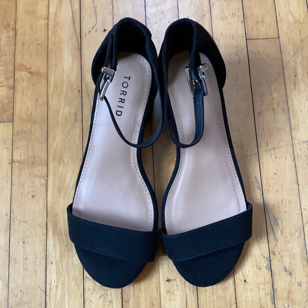 Torrid 2 inch heeled sandals size 7.5 WIDE NWOB